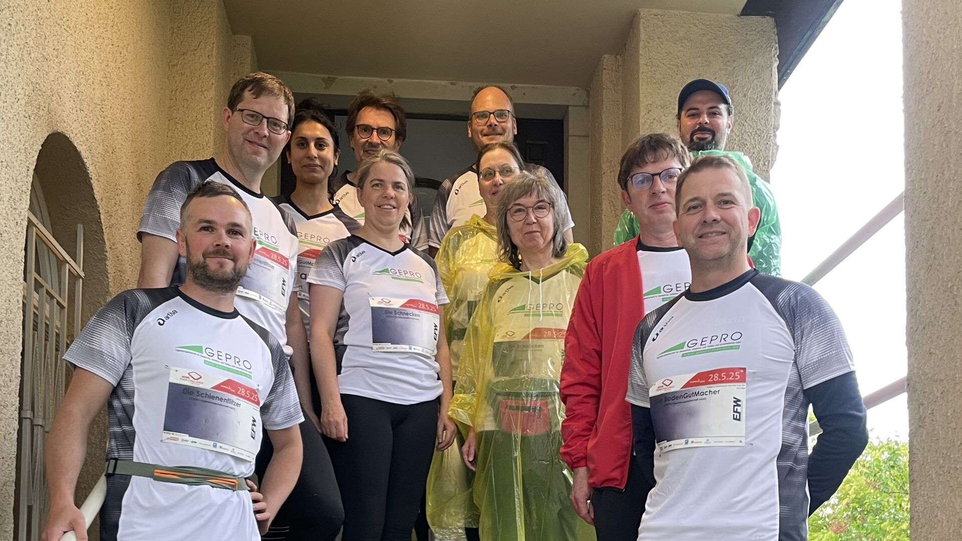 Gruppenbild der Mannschaft der GEPRO Ingenieurgesellschaft für die Rewe Team Challenge 2025
